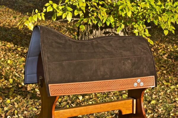 Saddle accessories 001